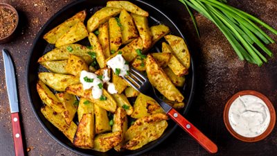 طريقة عمل البطاطس الفريسكس بالثوم والبابريكا