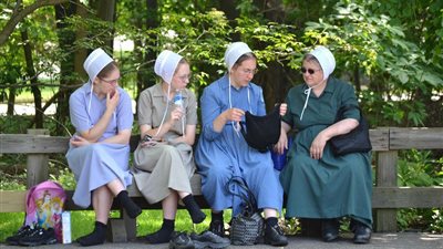 الآميش.. طائفة تعيش منعزلة بدون كهرباء وترفض التكنولوجيا| فيديو