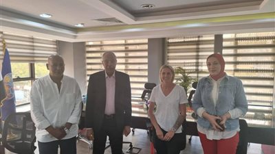 دينا الرفاعي تستقبل كيلي سميث مهاجمة منتخب إنجلترا لبحث تطوير الكرة النسائية