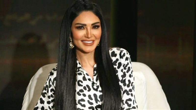 المذيعة سالي عبد
