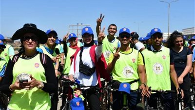 وزير الرياضة يقود ماراثون للدراجات بمشاركة 500 شاب وفتاة في بورسعيد| صور