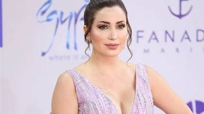 نسرين طافش تُشعل السوشيال ميديا بفستان كاشف لجسدها| صور 