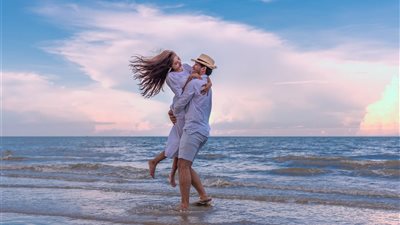 «الرجل والمرأة» سر زيادة الرغبة في ممارسة العلاقة الحميمة بفصل الصيف