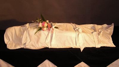 تفسير حلم الكفن في المنام للبنات والسيدات وعلاقته بتغييرات منتظرة