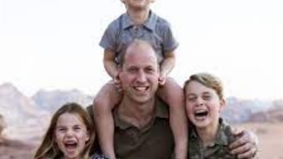 «صورة تجمع الملكة بوالدها» شاهد كيف احتفلت العائلات المالكة بعيد الأب| صور