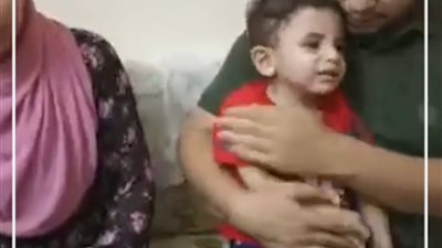 «مستنيين جدعنة المصريين».. والد الطفل آدم يستغيث من ضمور العضلات الشوكي