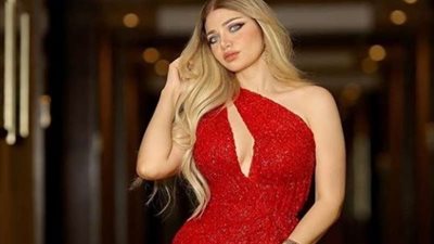 «سنجل وسعيدة».. ياسمين الخطيب تتصدر التريند بعد حذف صور زوجها