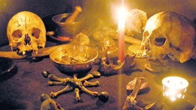 حراس القبور: «حلفاء الشيطان يعرضون علينا الأموال للحصول على عظام الموتى ونجد طلاسم بالمقابر»