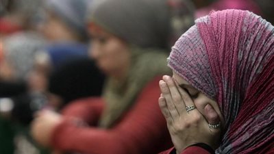 هل يجوز للمرأة الحائض الخروج لصلاة عيد الأضحى؟.. الإفتاء تُجيب