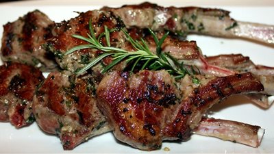 طريقة عمل «ريش الضاني المشوية» على سفرة الغداء 