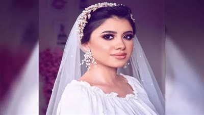 مفاجأة قوية بشأن صورة نيرة أشرف «بالطرحة البيضاء»