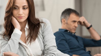 «فضفضت لأختي بأسرار زوجي فتقربت منه وخانتني» والتعليقات: «أنتِ الغلطانة»