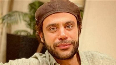 شاهد| أول ظهور زوجة النجم محمد إمام بالعرض الخاص لفيلم 