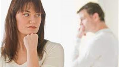 زوج يسأل «إيه الحل مع الزوجة العنيدة؟» والتعليقات: «رنها علقة محترمة»
