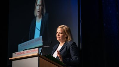 وزيرة الرياضة الألمانية تُعلن رفضها مقاطعة مونديال 2022