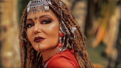 بإطلالة شبابية.. سميرة سعيد تخطف الأنظار بالبينك| صور