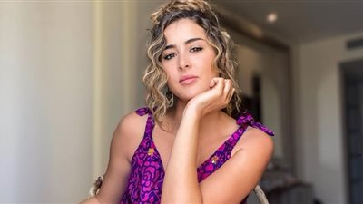 عائشة بن أحمد تخطف الأنظار بـ كارديجان مرسوم عليه فنانين زمان| صور