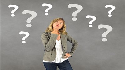 فتاة تسأل: «إزاي نتجاوز إننا بنكبر من غير إنجاز» والتعليقات: «بالرضا والسعي»