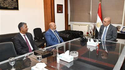 وزير الإسكان يستعرض المواصفات الفنية لمشروعات المياه والصرف الصحي