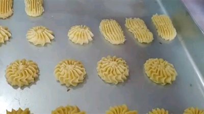 طريقة عمل البسكويت بالقمع.. والبيتى فور في المنزل بأقل الإمكانيات