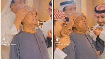 «قبلوا رأسه ويده».. أسرة سعودية تودع مقيم مصري بالدموع..فيديو