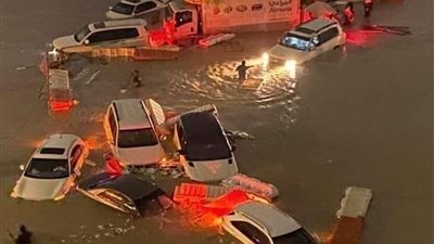 الأعنف منذ 27 عامًا.. أمطار وسيول تضرب الإمارات