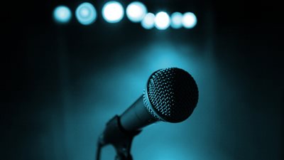 ما حكم الشرع في سماع الأغاني والموسيقى؟.. «الإفتاء» تجيب