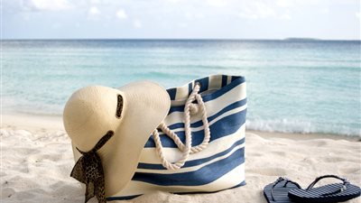 بالفيديو| أشياء احرصي على تواجدها في شنطة البحر على الشاطئ