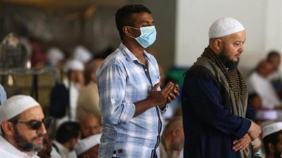 ما حكم لبس الكمامة في الصلاة تحرُّزًا من الإصابة بعدوى الكورونا؟.. دار الإفتاء تُجيب