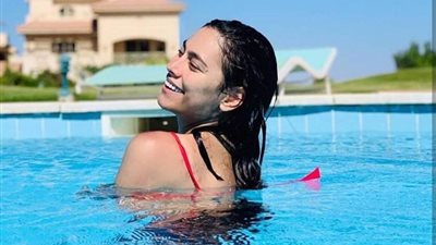 نشرة أهل الفن| مايوه هاجر أحمد يُشعل السوشيال ميديا.. ونبيلة عبيد تتصدر التريند.. و«روب النوم» لفنانة كويتية يُثير الجدل