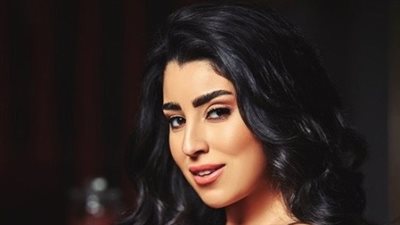 كاجول وكلاسيك.. استوحي إطلالتك الصيفية من خزانة آيتن عامر