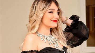 فاتنة جزائرية تنهار وتفقد وعيها أثناء محاكمتها.. صور