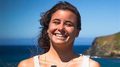 إحداهن فازت بـ7 بطولات متتالية.. أفضل 5 راكبات أمواج في العالم