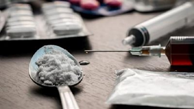 القبض على فنانة كويتية شهيرة في المطار بسبب المخدرات