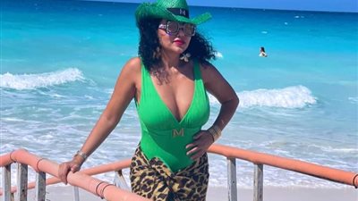 صور| بـ«صدر مكشوف» على البحر.. رانيا يوسف تُشعل الجدل مجددًا