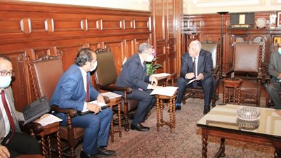 وزير الزراعة يبحث مع محافظ الغربية توفير الأراضي لمشروعات مبادرة 