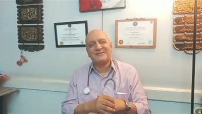 استشاري: لا يوجد نقص بأدوية الأطفال.. وهكذا يتصرف الطبيب «الشاطر» 