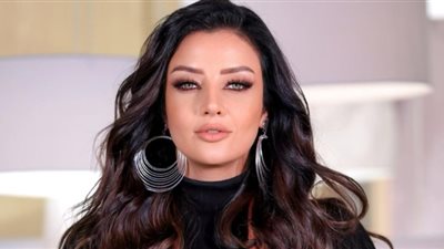 تعرفى على خلطة رضوى الشربيني لنفخ الشفايف  