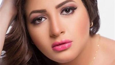 منى فاروق تفتح النار على متابعيها: ليه مركزين في حياتي؟