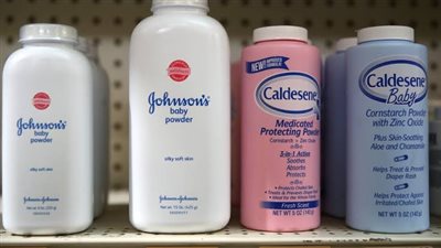 تسبب سرطان المبيض.. جونسون آند جونسون توقف بيع «بودرة تالك»
