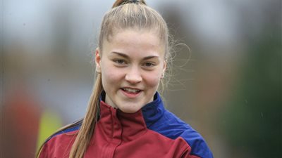 «مثل شعبي».. جيسيكا بارك تستعرض وشمها باللغة العربية.. صور وفيديو