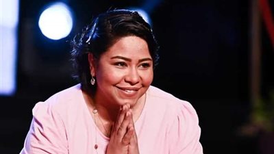 شيرين توجه نصيحة للخريجين: «ماتتجوزوش قبل ما تشتغلوا»