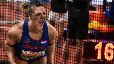 داريل نيتا.. عداءة بريطانية تحدت الألم وصعدت لمنصة التتويج