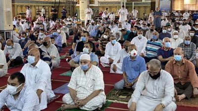 ما حكم من يصلي الجمعة وينام أثناء الخطبة؟.. الإفتاء تجيب