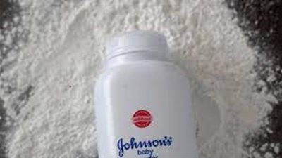 تسبب سرطان المبيض.. جونسون آند جونسون توقف بيع «بودرة تالك».. فيديو جراف 