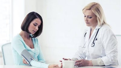 الاكتئاب ومسمار القدم أبرزها.. 7 أمراض تصيب النساء أكثر من الرجال