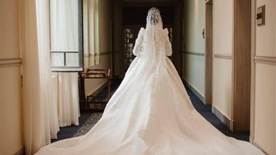 صور| آية رمضان.. طبيبة تحاليل أبدعت في تصميم فساتين الزفاف 