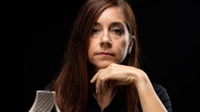 الإنجليزية جوليا إبيني تجسد التراث الإسلامي في أعمالها الفنية