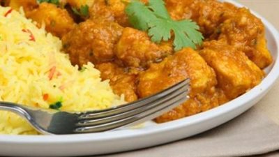 طريقة عمل الدجاج بالكاري على الطريقة الهندية.. فيديو جراف