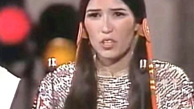 بعد واقعة الحذاء والفستان.. «أوسكار» تضمد جراح ساشين لتل فيذر على طريقتها.. صور